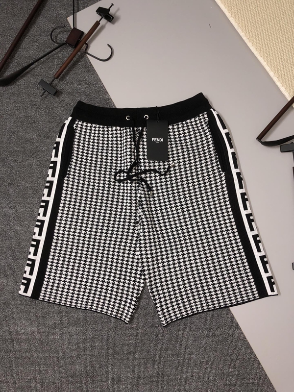 ブランドハーフパンツ正面デザイン